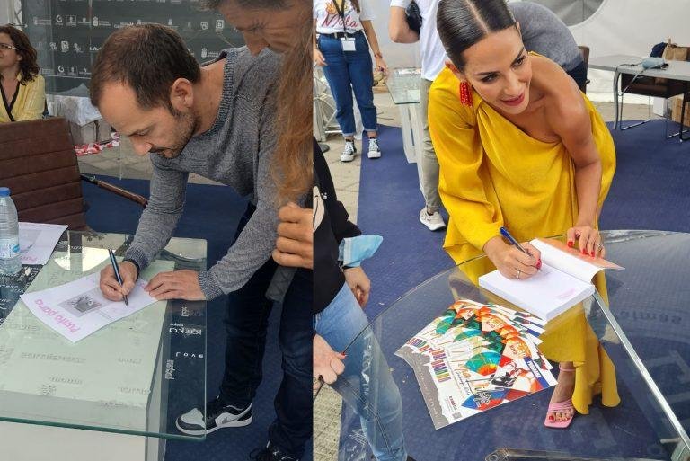 Ángel Martín y Tamara Gorro durante la firma de sus libros en la 34 Feria del Libro de LPGC