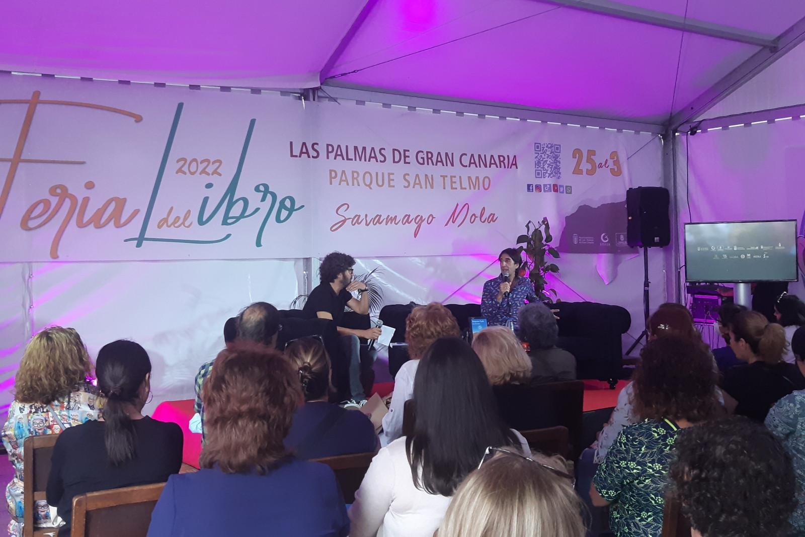 Benjamín Prado durante su presentación en la 34 Feria del Libro de LPGC